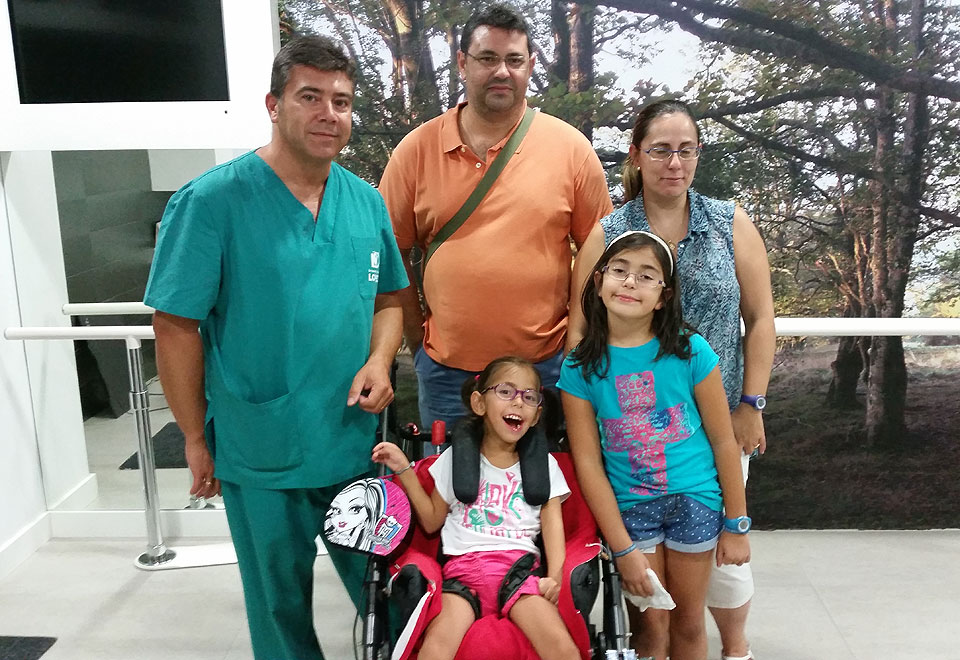 Laura con su familia y Pedro López