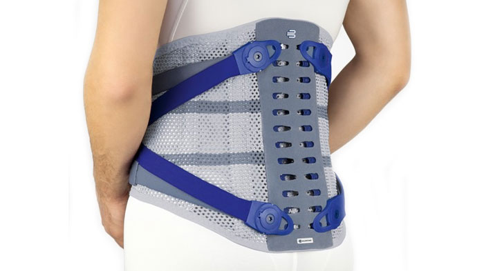 Ortesis Spinova Unload Plus multifuncional para la reducción de la lordosis lumbar.